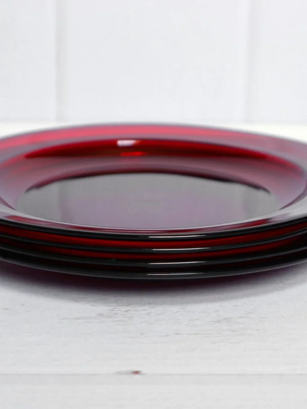 Arcoroc France Classique Ruby Salad / Dessert Plates Set of 4 Red Glass (7.5